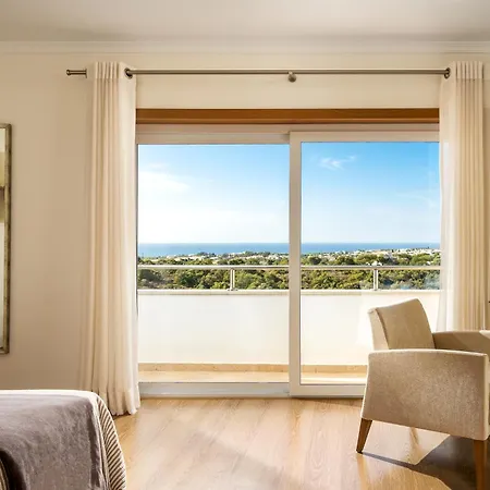 Ocean View Luxe Poolside Retreat شقة