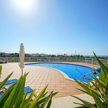 شقة Ocean View Luxe Poolside Retreat